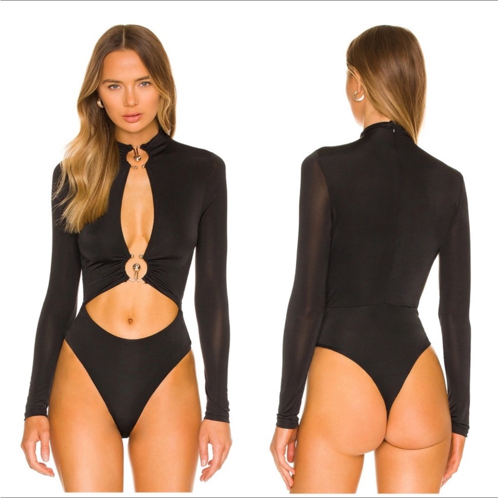 Superdown Sarah cut out Top in Black Size M